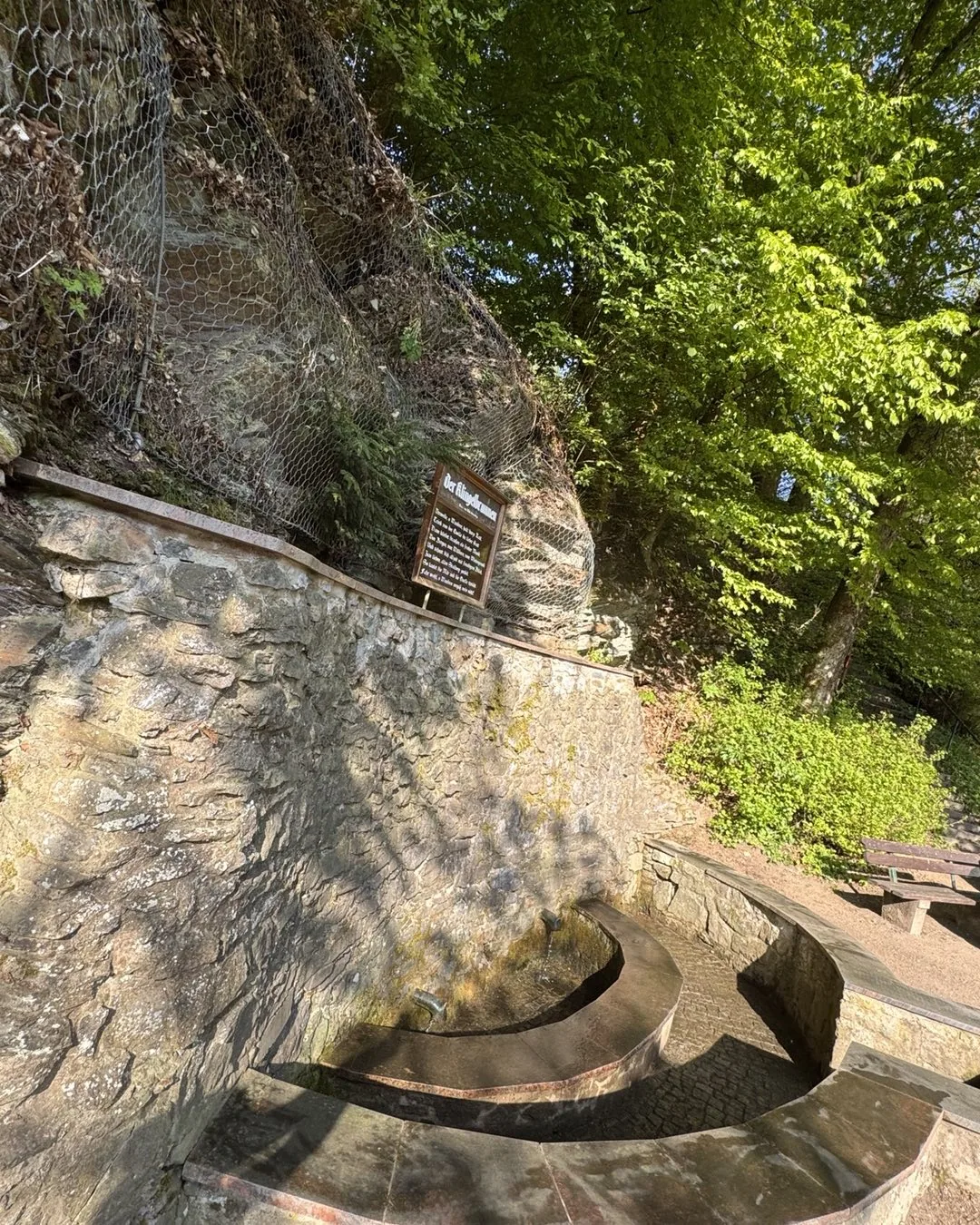 Pflegearbeiten am Klingelbrunnen