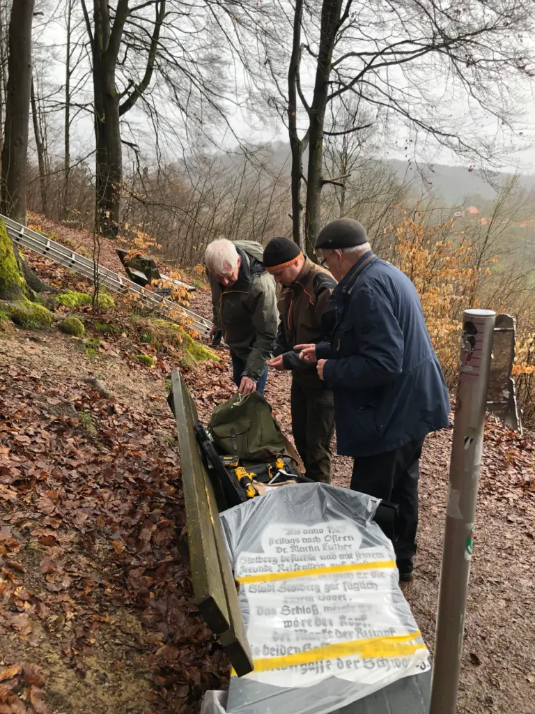 Die restaurierte Tafel an der Lutherbuche – Aufnahme 2